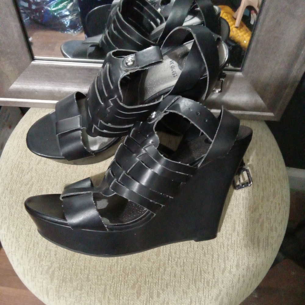 Shoes - Picture 7 of 16